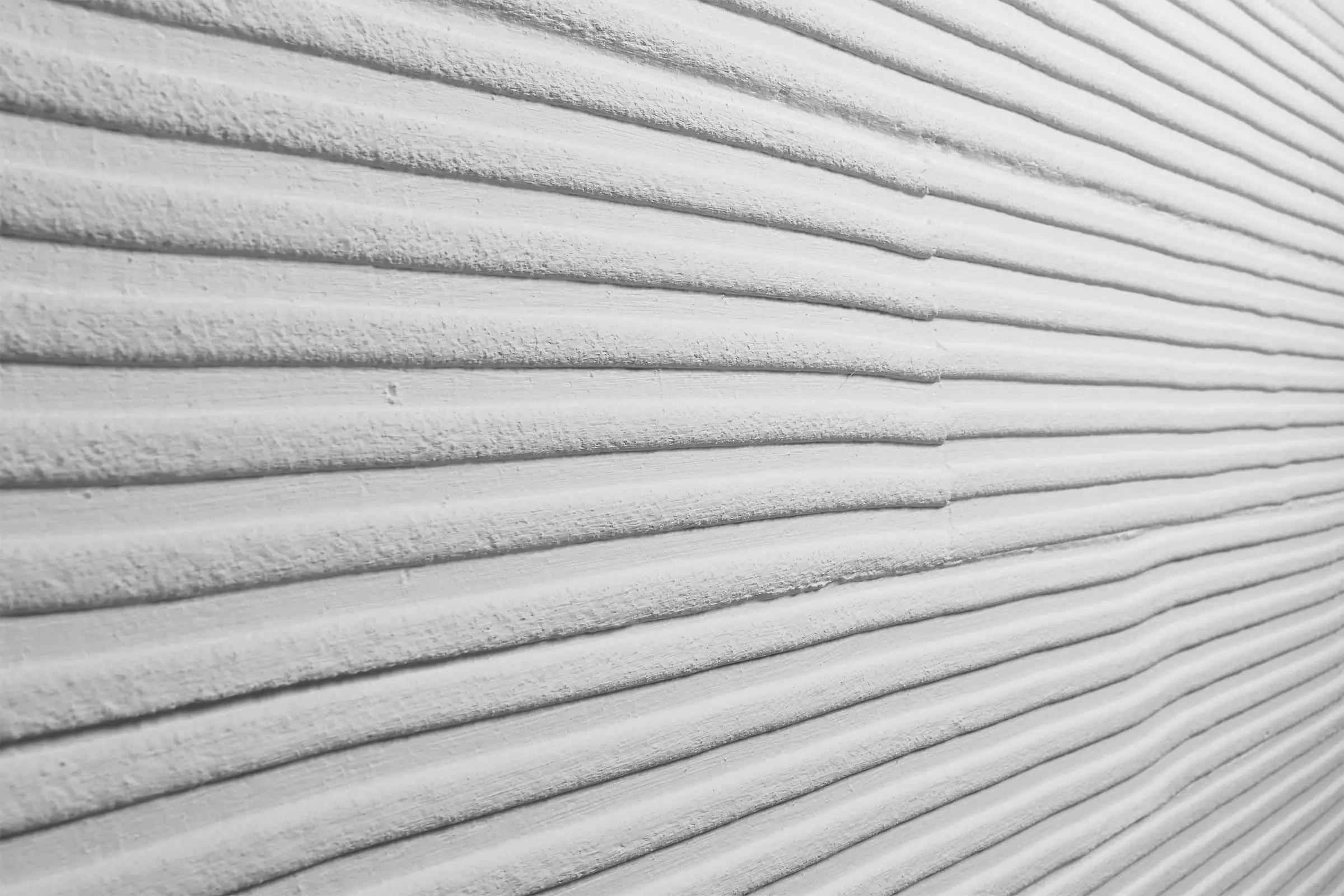 Češljana žbuka, fasadna žbuka StoSignature Textur Linear 30, gruba siva površina žbuke