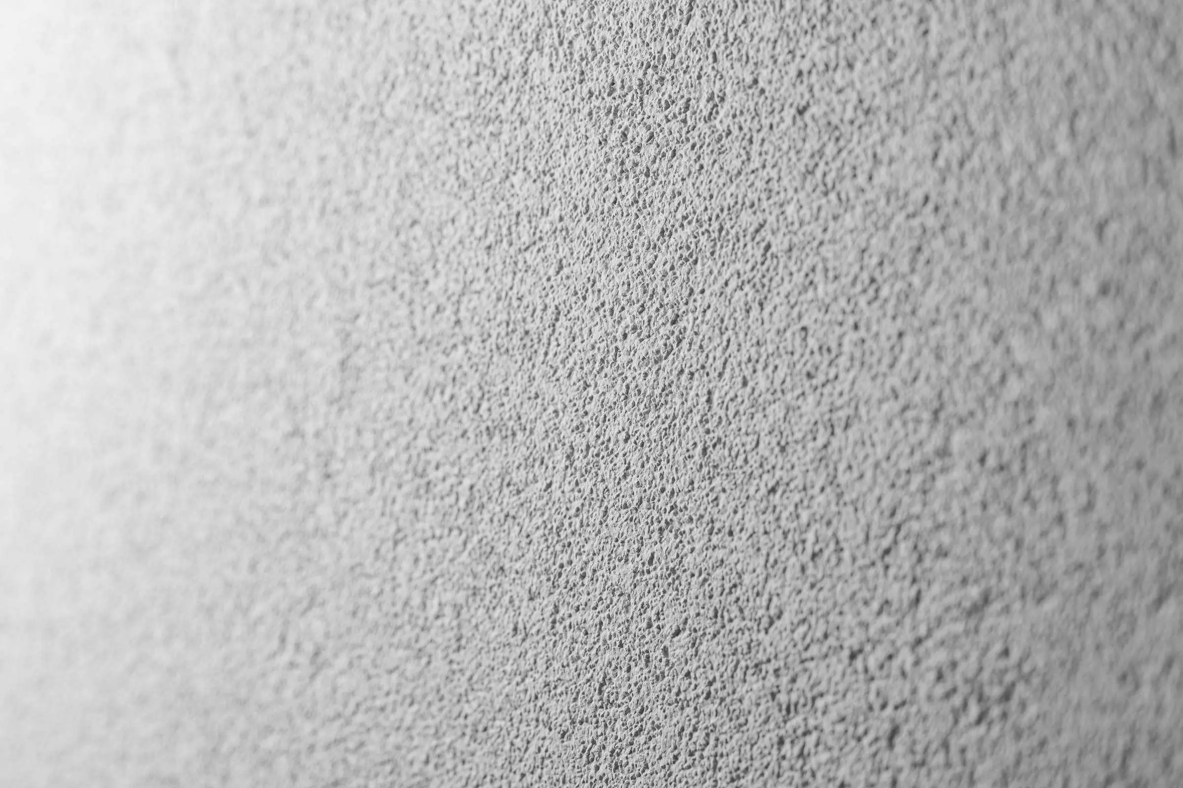 Žbuka za gladilicu, fasadna žbuka StoSignature: Texture Rough, siva površina žbuke