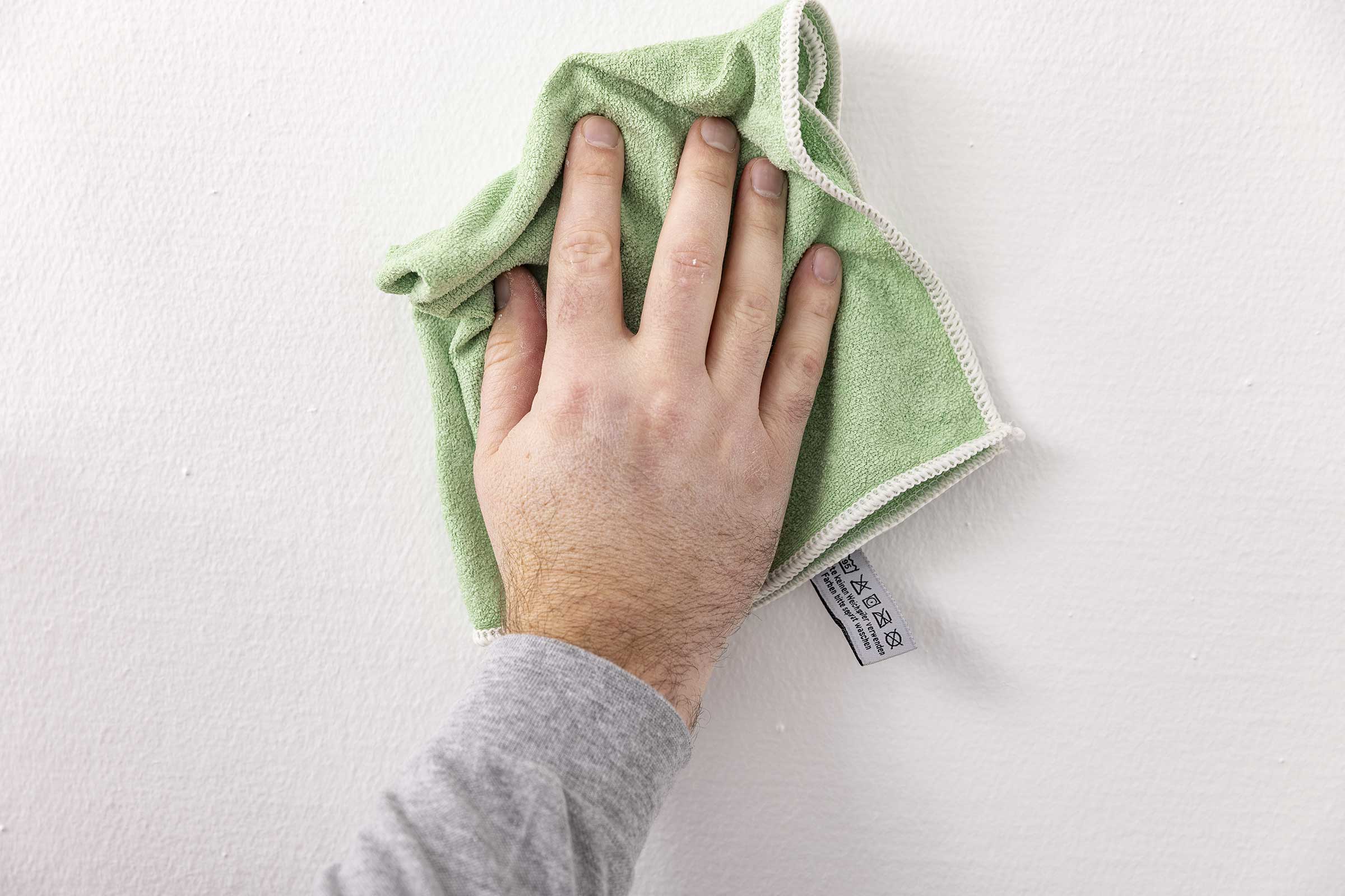 Periva boja, mat i jednostavna za obradu. StoColor PuraClean može se dobro očistiti.