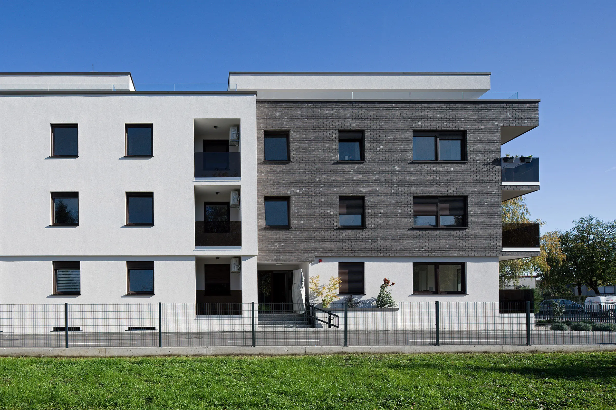 Stambeni kompleks, V.Gortana, Varazdin, Hrvatska,  Fasada od klinker opeke