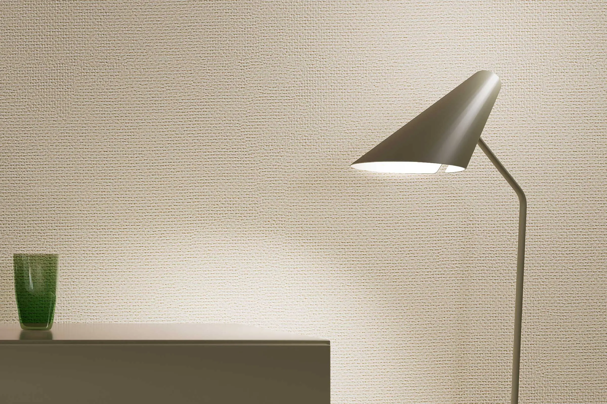 Dizajn zidova u blagovaonici, detalj svjetiljke ispred bež zida, Interior Colors 24+